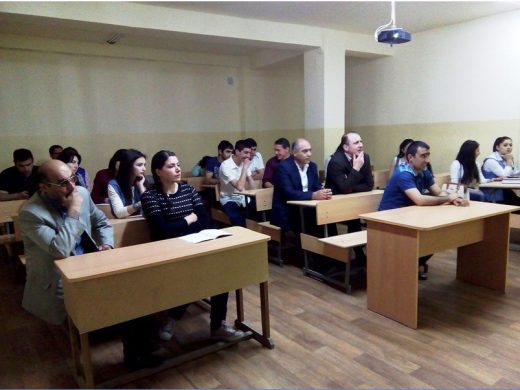 Զեկուցում կարդացին «Ինֆորմատիկա և կիրառական մաթեմատիկա» մասնագիտության 1-ին կուրսի ուսանողուհիներ Օլյա և Գոհար Գրիգորյանները