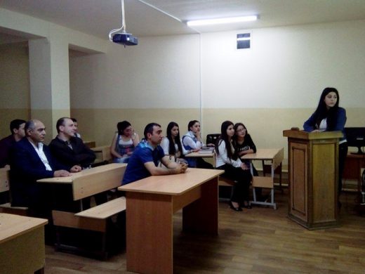 Զեկուցում կարդացին «Ինֆորմատիկա և կիրառական մաթեմատիկա» մասնագիտության 1-ին կուրսի ուսանողուհիներ Օլյա և Գոհար Գրիգորյանները