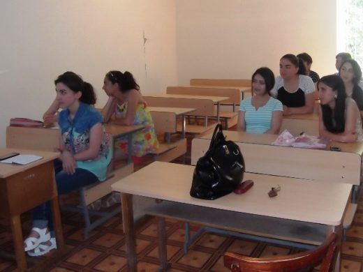 «Ֆրանսերեն լեզու և գրականություն» մասնագիտության  ուսանողներին տրվեցին կրթաթոշակներ