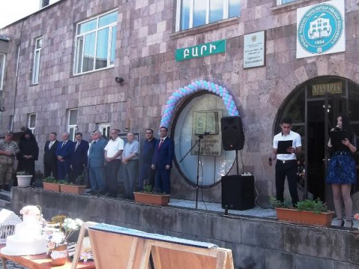 ԵՊՀ Իջևանի մասնաճյուղում կայացավ 2015-16 ուստարվա շրջանավարտների դիպլոմների հանձնման հանդիսավոր արարողությունը