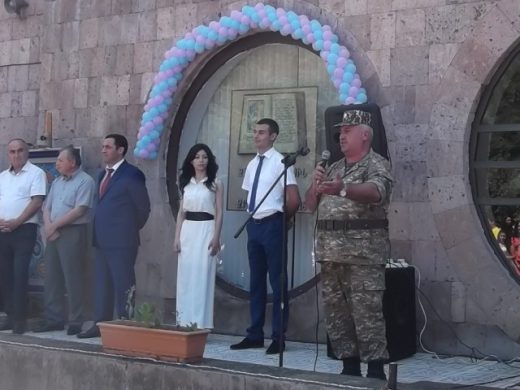 ԵՊՀ Իջևանի մասնաճյուղում կայացավ 2015-16 ուստարվա շրջանավարտների դիպլոմների հանձնման հանդիսավոր արարողությունը