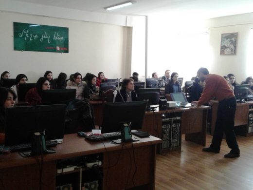 ԵՊՀ ԻՄ-ում կայացավ «Խաղերի ծրագրավորում» թեմայով առաջին դասընթացը