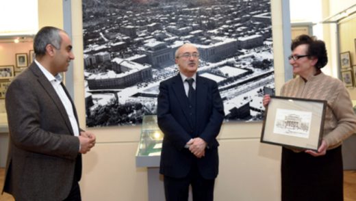 Մեր դասախոսի նվերը ԵՊՀ պատմության թանգարանին