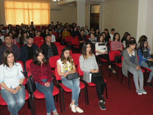 Կայացավ Տնտեսագիտության ֆակուլտետի  ուսանողների հետ տնօրենի հանդիպումը