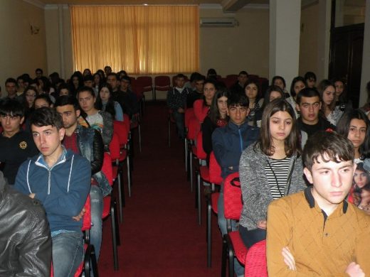 Կայացավ Բնական գիտությունների ֆակուլտետի  ուսանողների հետ տնօրենի հանդիպումը