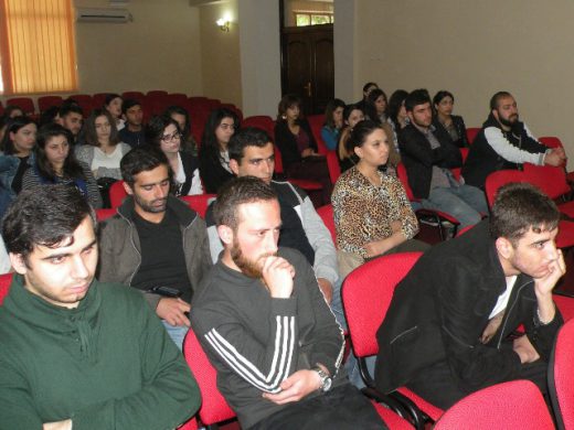 Տնօրենը հանդիպեց Հումանիտար գիտությունների և Կիրառական արվեստի ֆակուլտետների ուսանողների հետ       