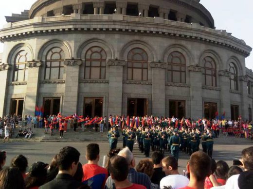 ԵՊՀ ԻՄ-ի ուսանողական կառույցները ՀՀ պետական խորհրդանիշների օրվան նվիրված տոնակատարությանը
