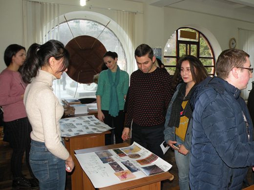 «Սերվիս» մասնագիտության երկրորդ կուրսի ուսանողները` որպես էքսկուրսավարներ